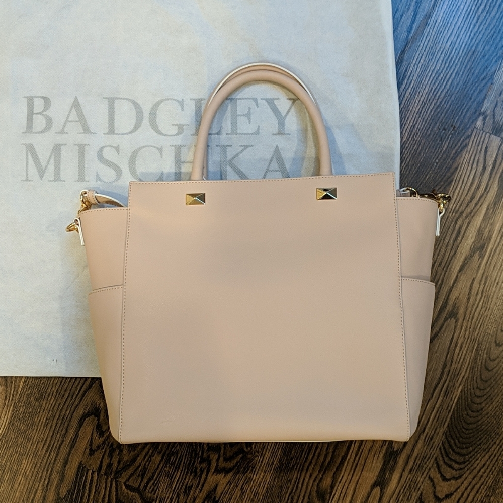LIKE NEW, beautiful Badgley Mischka bag